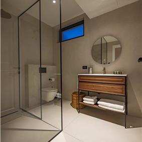 Selection of 5 bedroom seafront villas with heated pool on Ciovo near Trogir, sleeps 10